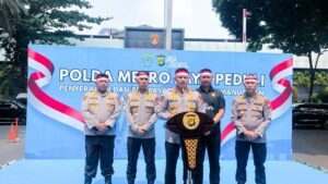 Polda Metro Jaya Kirim 12 Truk Bantuan Kemanusiaan untuk Masyarakat Terdampak Gempa NTT